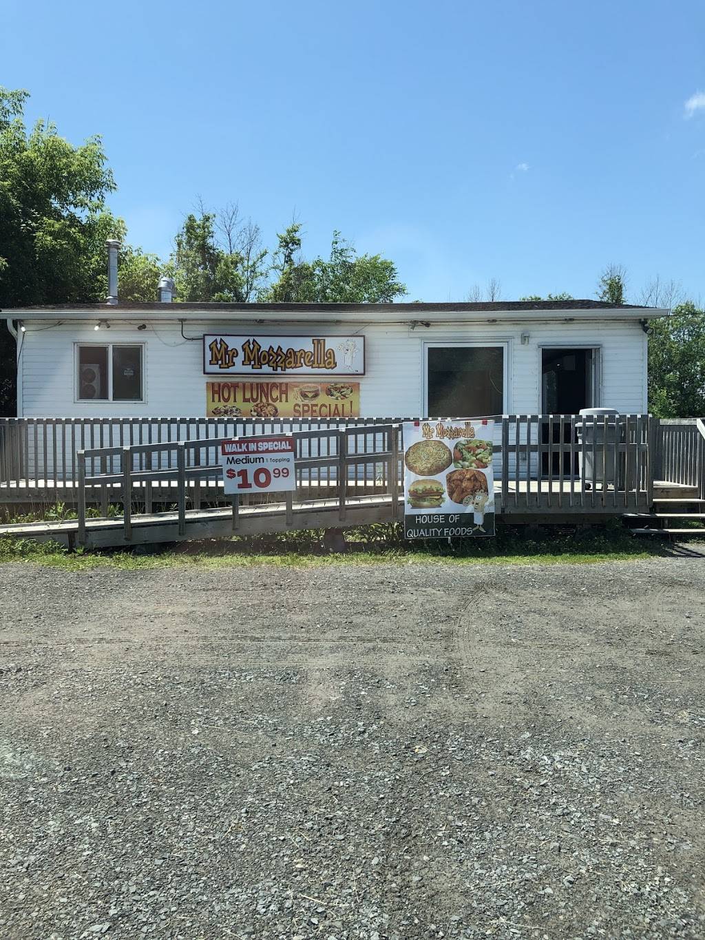 Mr. Mozzarella Pizza and Wings | restaurant | 7184 Bank St, Metcalfe, ON K0A 2P0, Canada | 6138217900 OR +1 613-821-7900