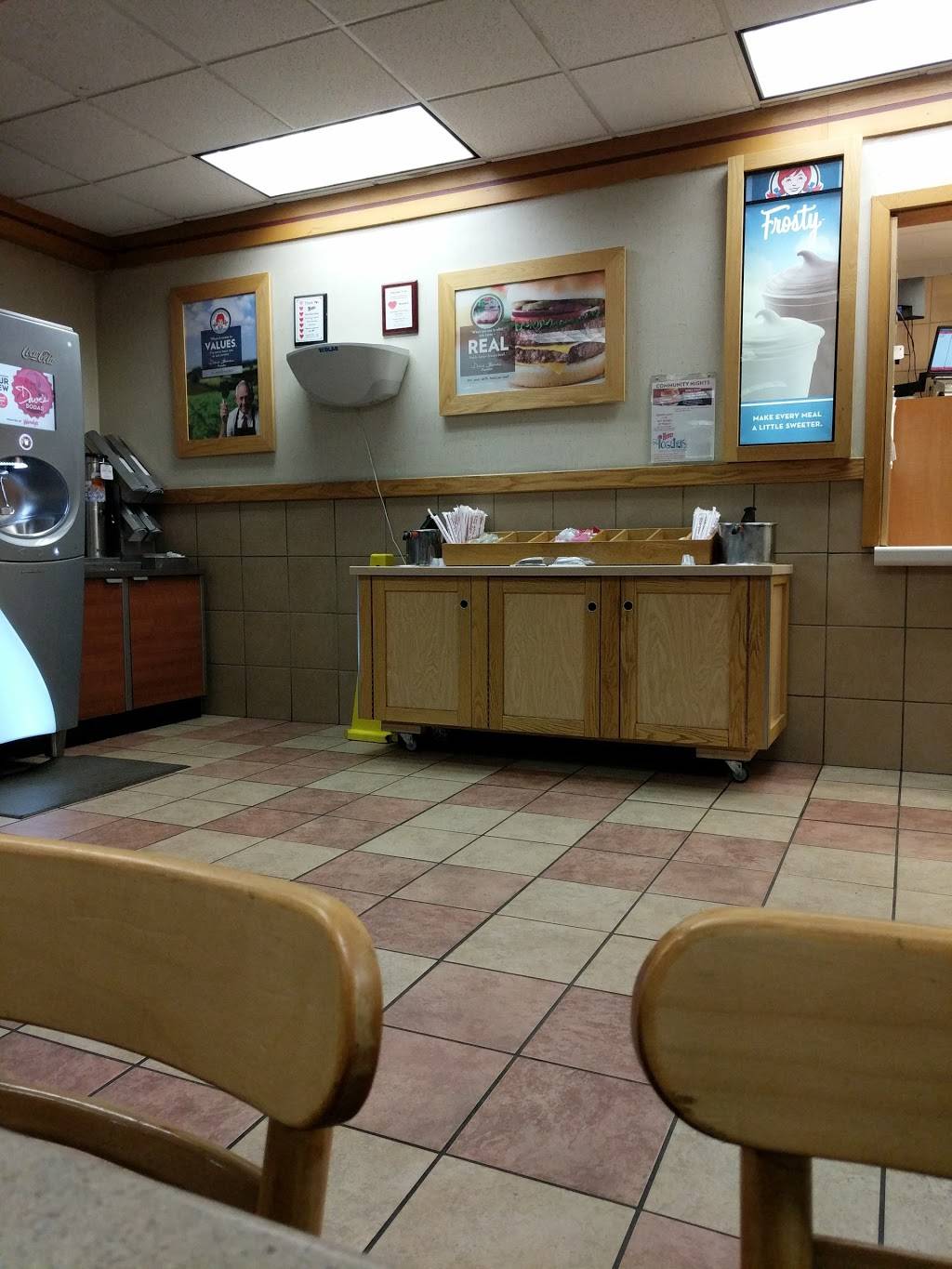 Wendys | restaurant | 21250 Center Ridge Rd, Rocky River, OH 44116, USA | 4403334377 OR +1 440-333-4377