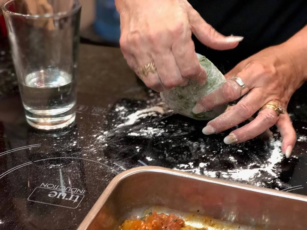 Well Done Cooking Classes | restaurant | 2811 Airline Dr #5, Houston, TX 77009, USA | 8327823518 OR +1 832-782-3518