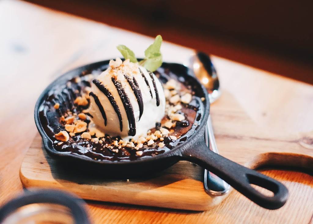 Bedford Hall Craft Kitchen & Bar | restaurant | 135 Bedford St, Stamford, CT 06901, USA | 2039737888 OR +1 203-973-7888