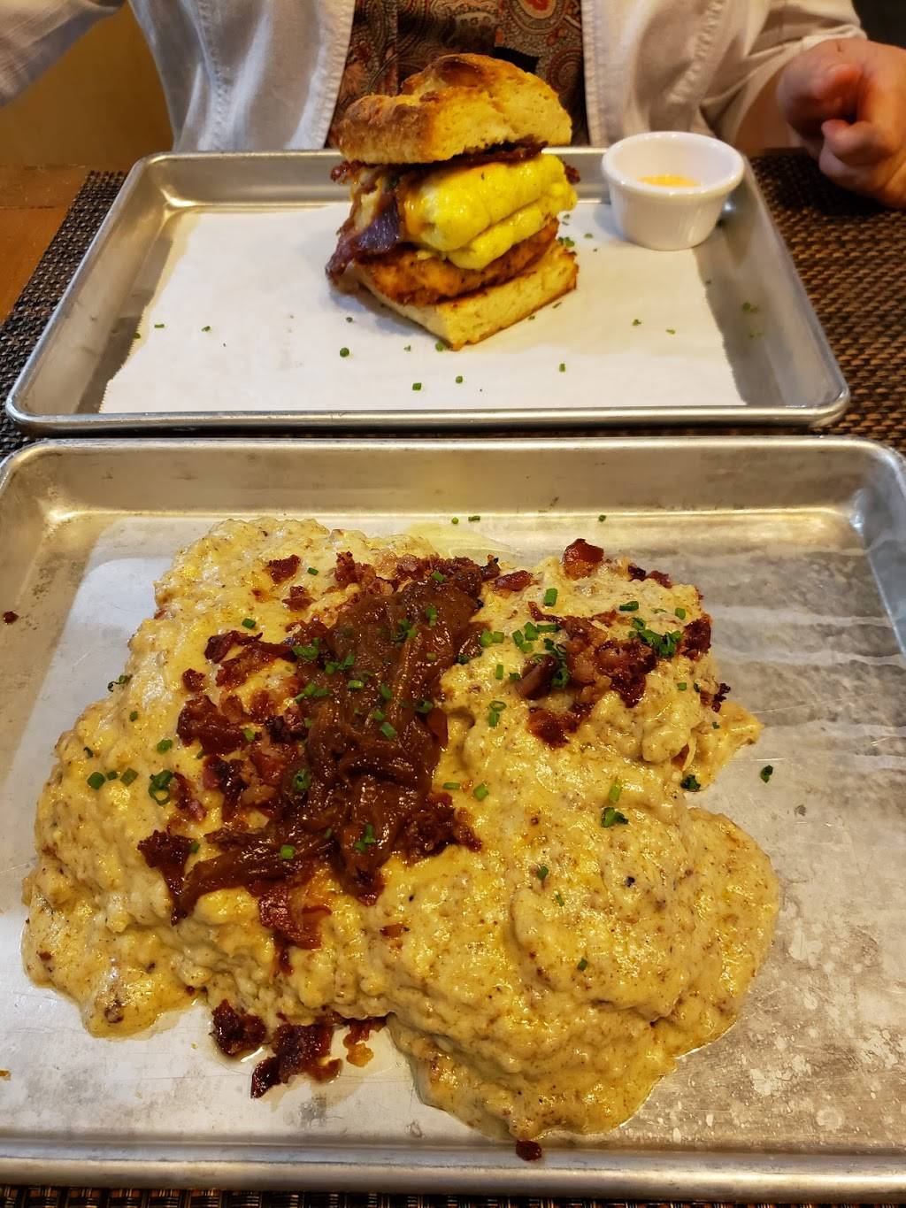 The Distrikt Biskuit House | restaurant | 9103 E 39th St, Kansas City, MO 64133, USA | 8167374794 OR +1 816-737-4794