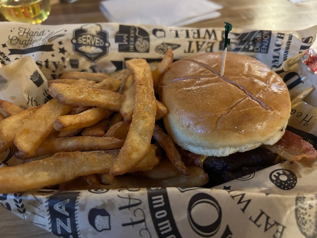 Momos Cajun Eatz | restaurant | 633 11th Ave SW, Alabaster, AL 35007, USA | 2055981008 OR +1 205-598-1008