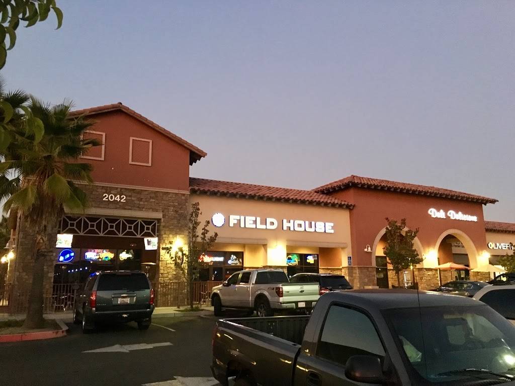 Field House | restaurant | 2042 E Copper Ave #101, Fresno, CA 93730, USA | 5594338750 OR +1 559-433-8750