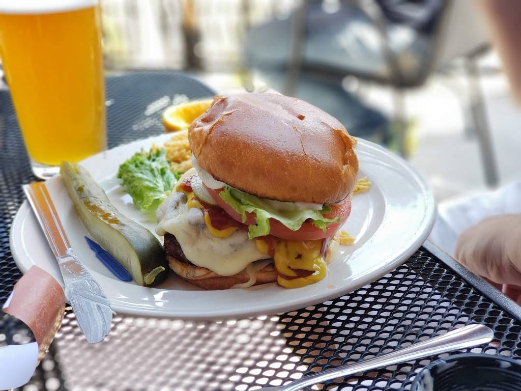 South Lyon Hotel | restaurant | 201 N Lafayette St, South Lyon, MI 48178, USA | 2484376440 OR +1 248-437-6440