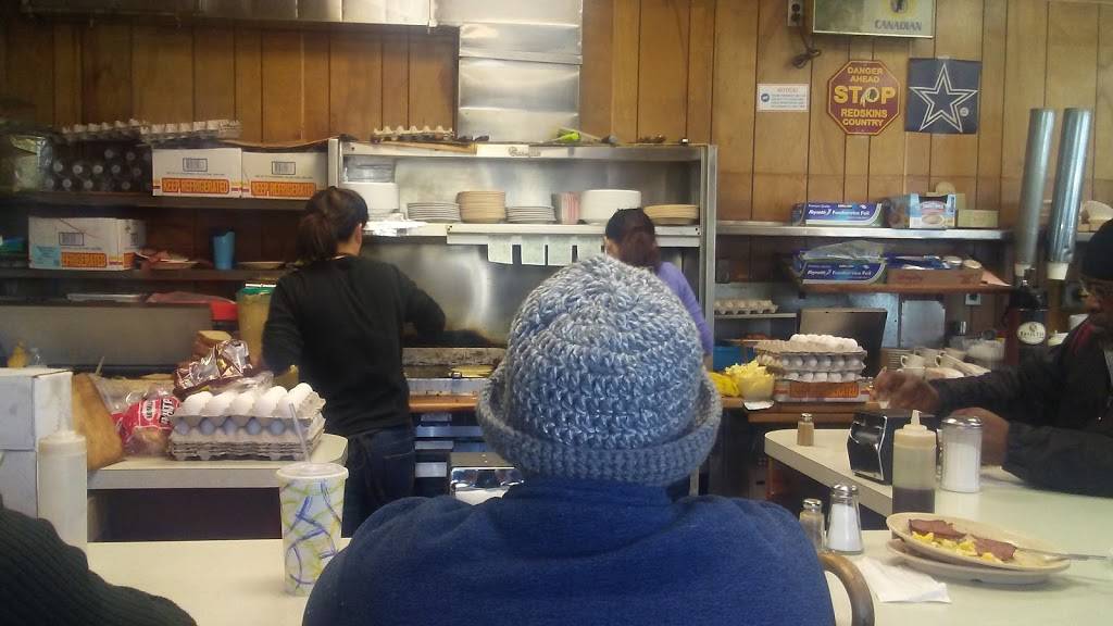 White Corner Restaurant | restaurant | 4401 Southern Ave SE, Capitol Heights, MD 20743, USA | 3014202010 OR +1 301-420-2010