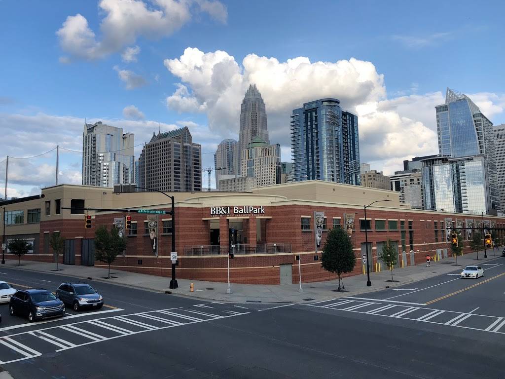 Graham St. Pub & Patio | restaurant | 400 S Graham St, Charlotte, NC 28202, USA | 9802189228 OR +1 980-218-9228