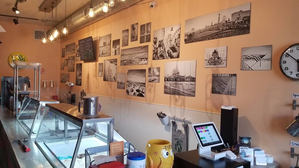 Boardwalk Waffles & Ice Cream | restaurant | 7326B Manchester Rd, Maplewood, MO 63143, USA | 3144491209 OR +1 314-449-1209