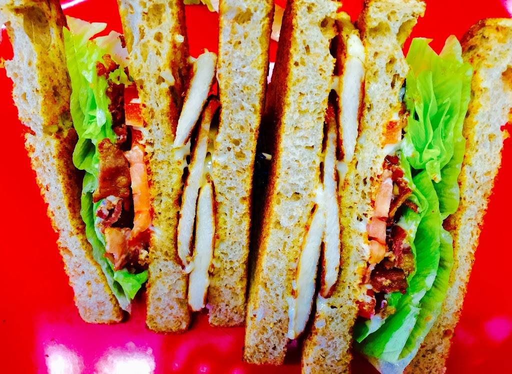 Moes Famous Pizza | meal delivery | 102 McEwen Ave, Ottawa, ON K2B 5K7, Canada | 6137260726 OR +1 613-726-0726