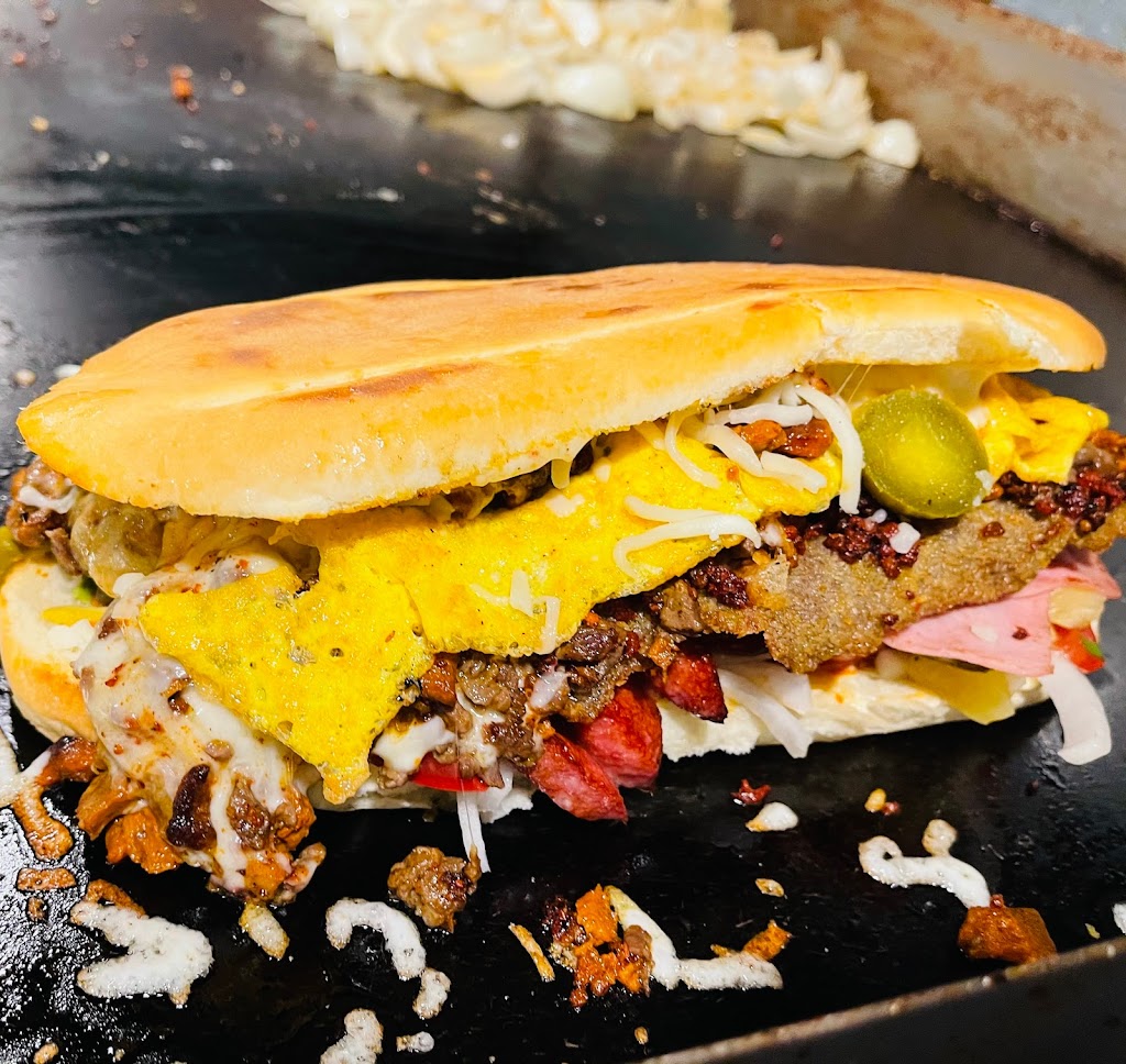 La Torta Loca | restaurant | 940 King St, Medford, OR 97501, USA | 5412927001 OR +1 541-292-7001