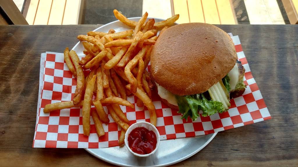 Papa Maks Burgers | restaurant | 3755 Noriega St, San Francisco, CA 94122, USA | 4153403171 OR +1 415-340-3171