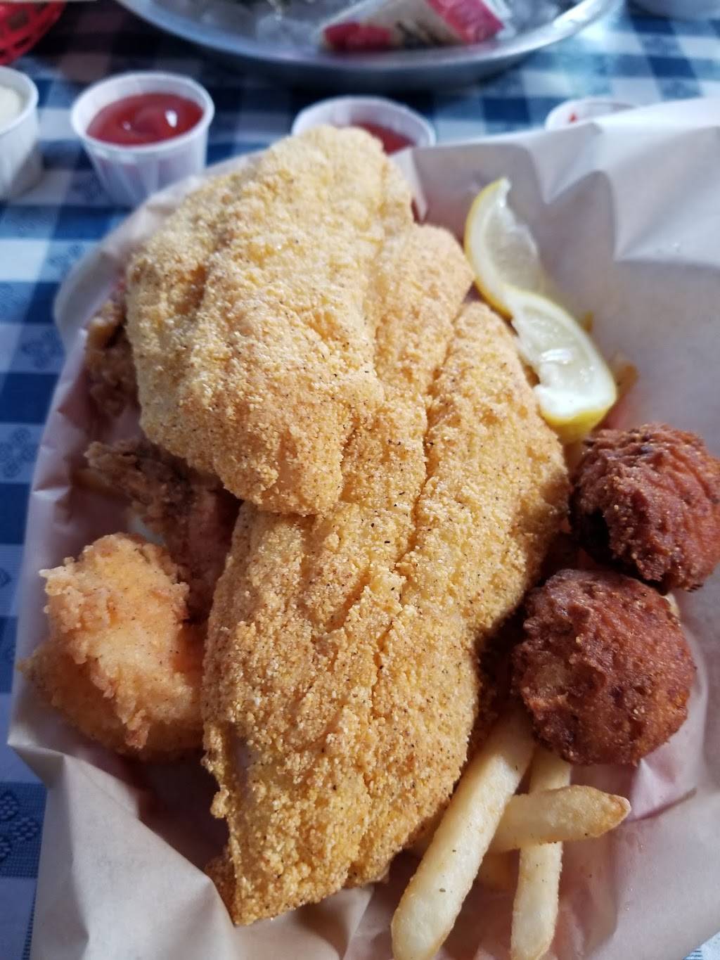 The Catch | restaurant | 5809 Interstate 20 W, Arlington, TX 76017, USA | 8177652226 OR +1 817-765-2226