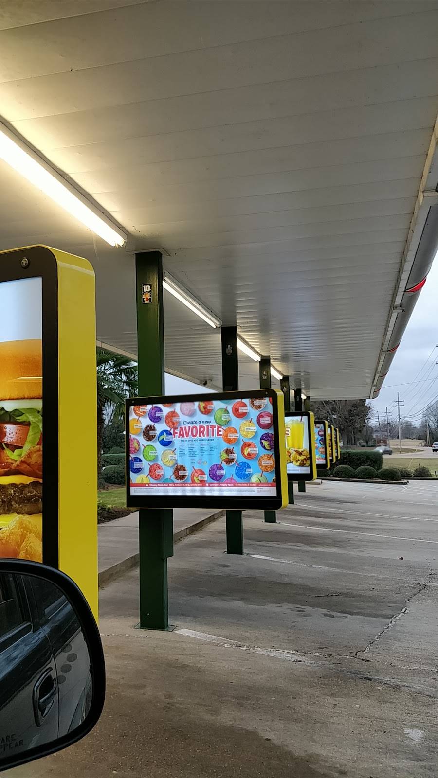 Sonic Drive-In | restaurant | 1071 E Main St, Raymond, MS 39154, USA | 6018570034 OR +1 601-857-0034