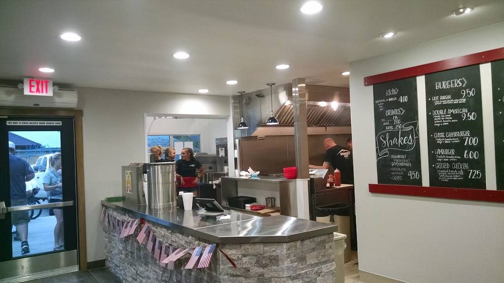 Hungry Hut | restaurant | 42008 Tollhouse Rd, Shaver Lake, CA 93664, USA | 5598413222 OR +1 559-841-3222