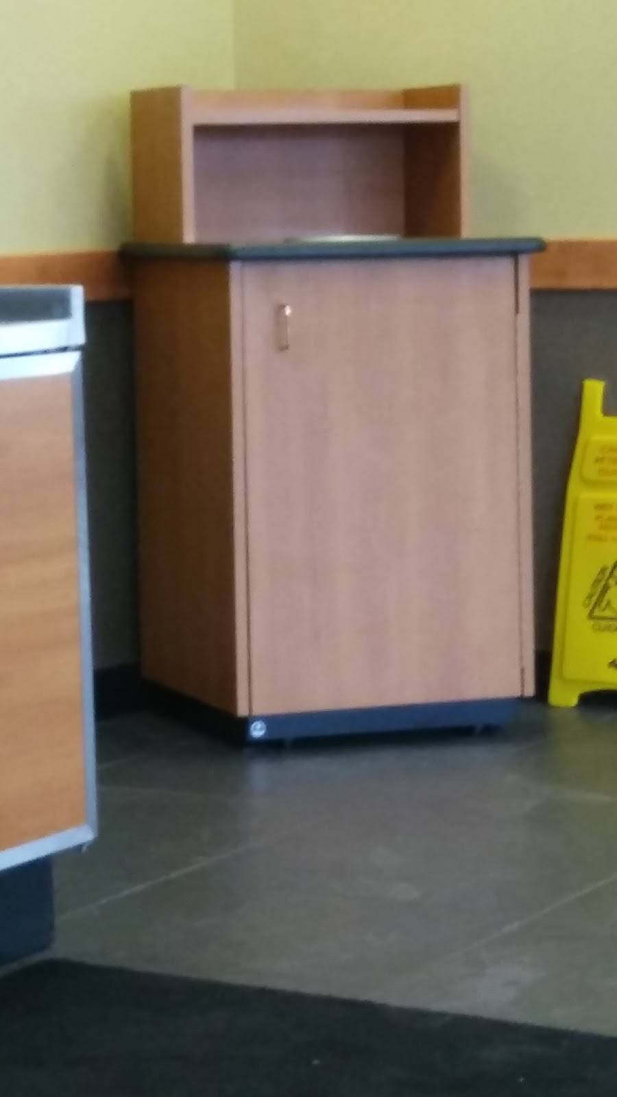 Subway | restaurant | 4000 Lapeer Rd, Auburn Hills, MI 48326, USA | 2487913171 OR +1 248-791-3171