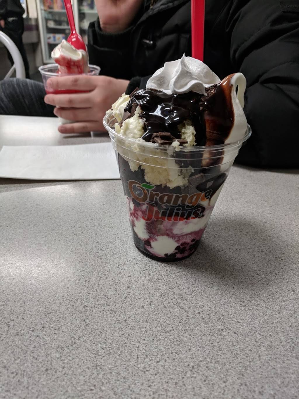 Dairy Queen | restaurant | 2425 Truscott Dr Unit 13a, Mississauga, ON L5J 2B4, Canada | 9058233439 OR +1 905-823-3439