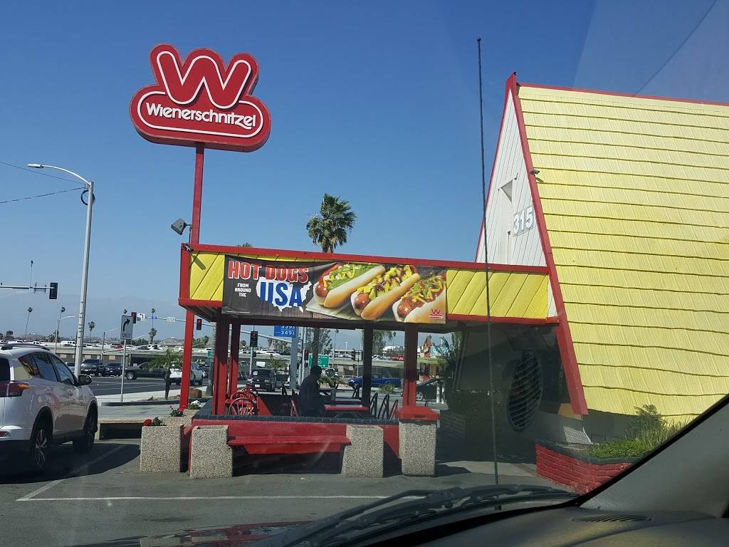 Wienerschnitzel | restaurant | 315 S Main St, Corona, CA 92882, USA | 9518080946 OR +1 951-808-0946