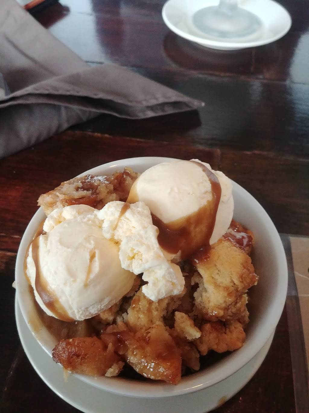 Shyndigz | restaurant | 1903 W Cary St, Richmond, VA 23220, USA | 8049383449 OR +1 804-938-3449