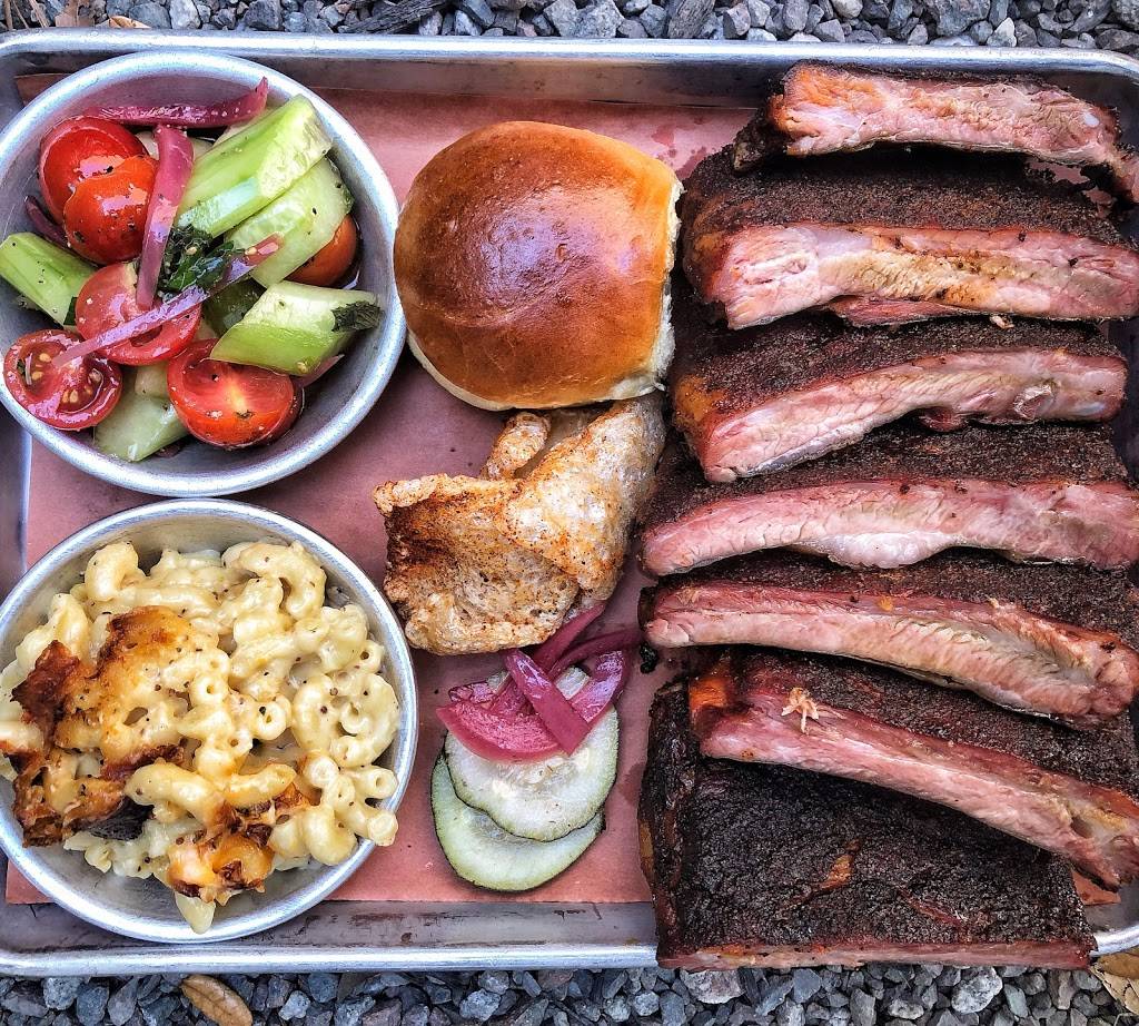 Home Team BBQ | restaurant | 700 Harden St, Columbia, SC 29205, USA | 8037243900 OR +1 803-724-3900