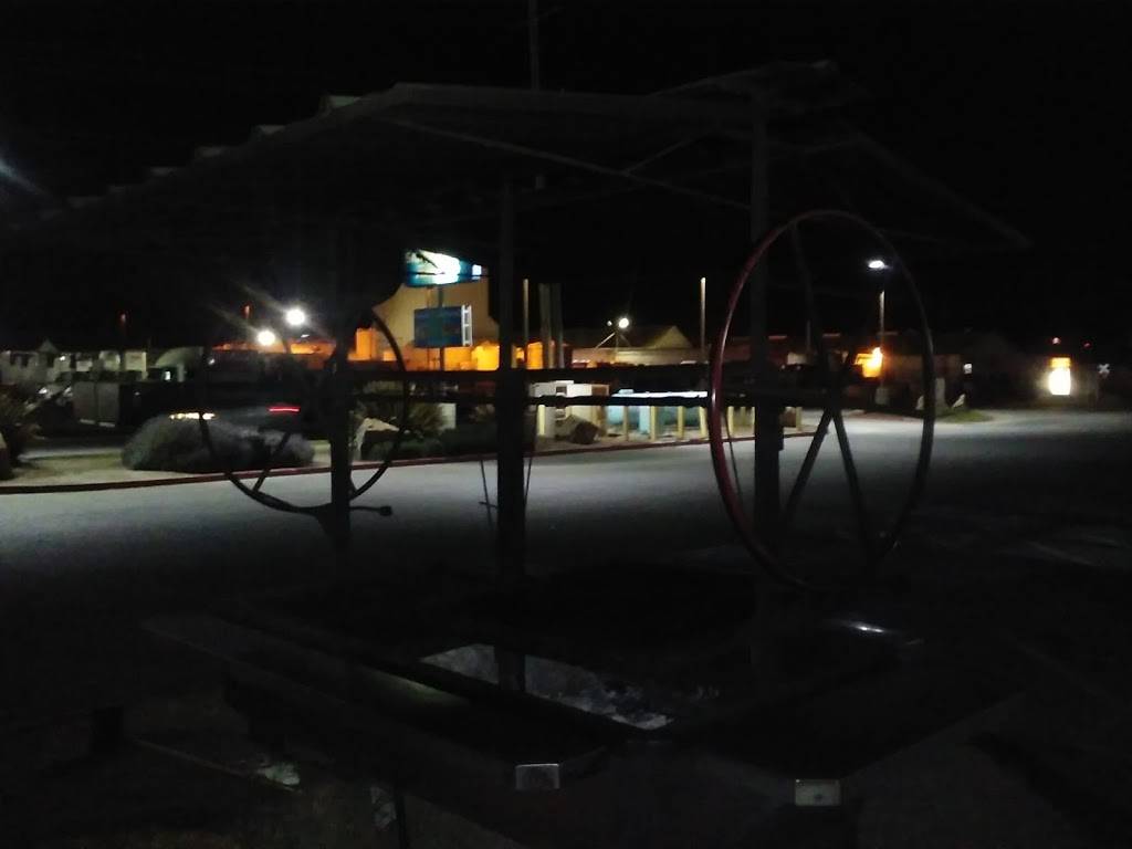 Roadhouse BBQ & Grill | restaurant | 721 Vertin Ave, Salinas, CA 93901, USA | 8317541303 OR +1 831-754-1303