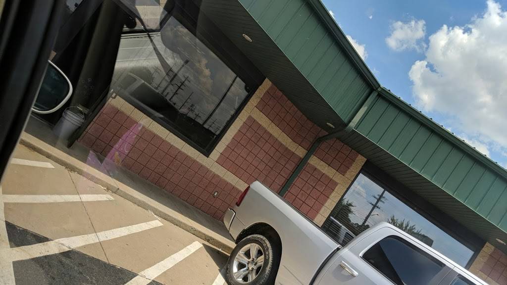 Marcos Pizza | meal takeaway | 2101 N Main St, High Point, NC 27262, USA | 3368037057 OR +1 336-803-7057