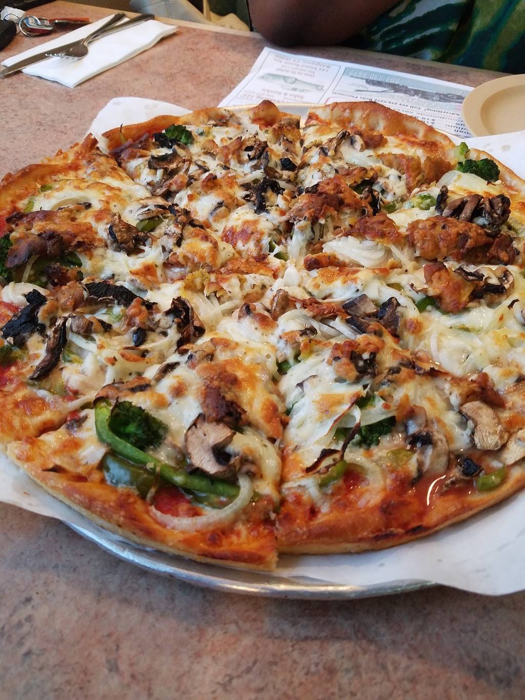 Captains Pizza House | restaurant | 4050 Main St, Bridgeport, CT 06606, USA | 2033710470 OR +1 203-371-0470