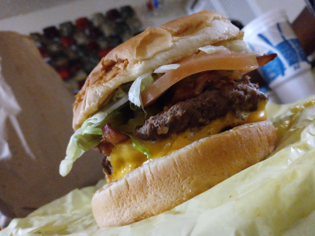 Nearly Famous Burgers and Hot Dogs | restaurant | 1905 E Arkansas Ln, Arlington, TX 76010, USA | 8175836326 OR +1 817-583-6326