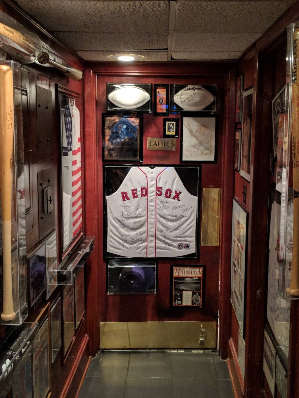 Don & Charlies | night club | 7501 E Camelback Rd, Scottsdale, AZ 85251, USA | 4809900900 OR +1 480-990-0900