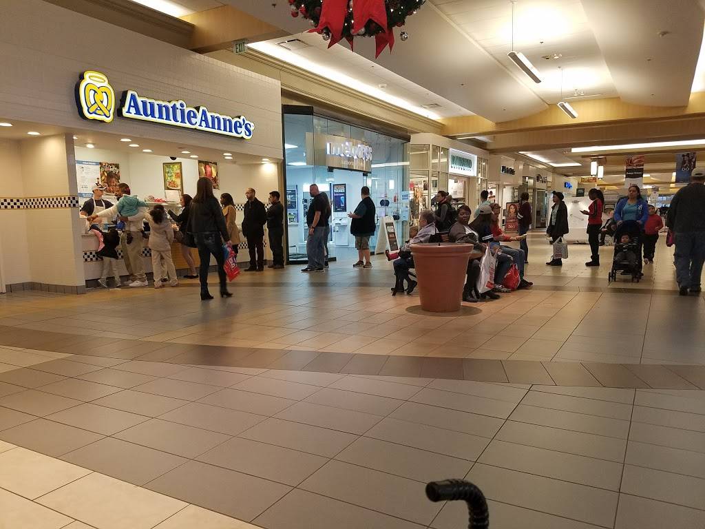 Auntie Annes | cafe | 137 Spotsylvania Mall Dr Unit 210, Fredericksburg, VA 22407, USA | 5407861115 OR +1 540-786-1115