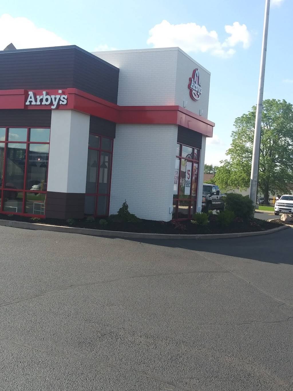 Arbys | restaurant | 2652 S State Rd, Ionia, MI 48846, USA | 6165229127 OR +1 616-522-9127