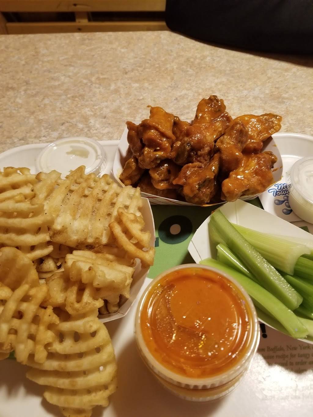 Buffalo Joes | restaurant | 812 Clark St, Evanston, IL 60201, USA | 8473285525 OR +1 847-328-5525