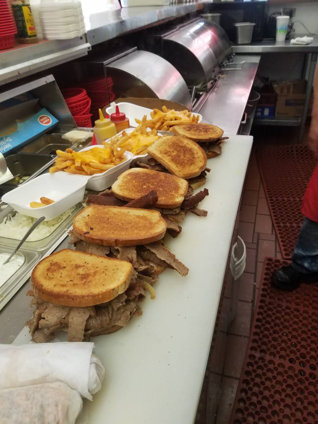 Mr Beefys | restaurant | 512 Northwest Hwy, Fox River Grove, IL 60021, USA | 8475164626 OR +1 847-516-4626