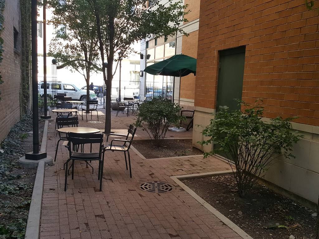 Starbucks | cafe | 711 Lake St, Oak Park, IL 60301, USA | 7086609357 OR +1 708-660-9357