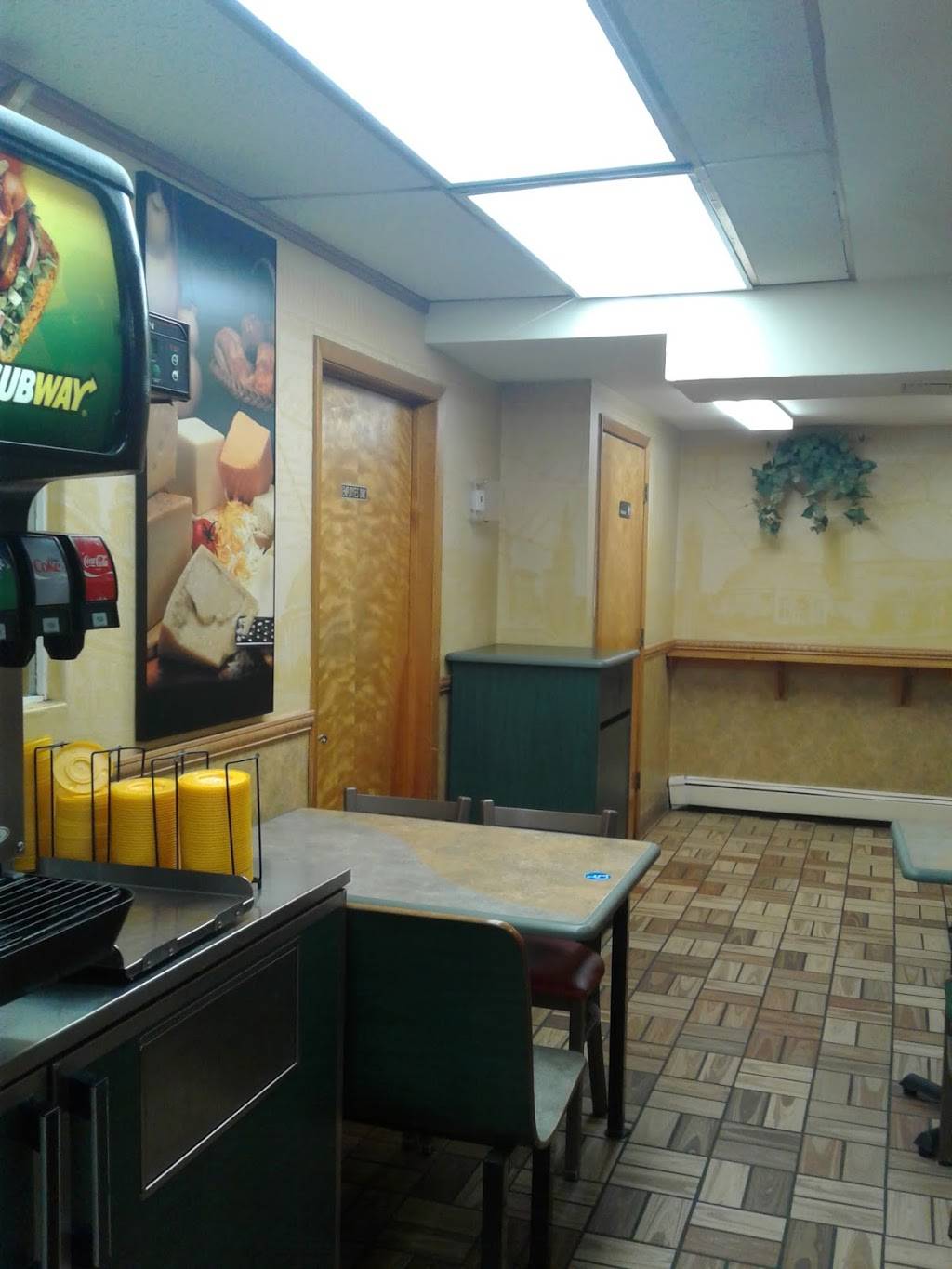 Subway Restaurants | restaurant | 204 W Merrick Rd, Valley Stream, NY 11580, USA | 5165615400 OR +1 516-561-5400