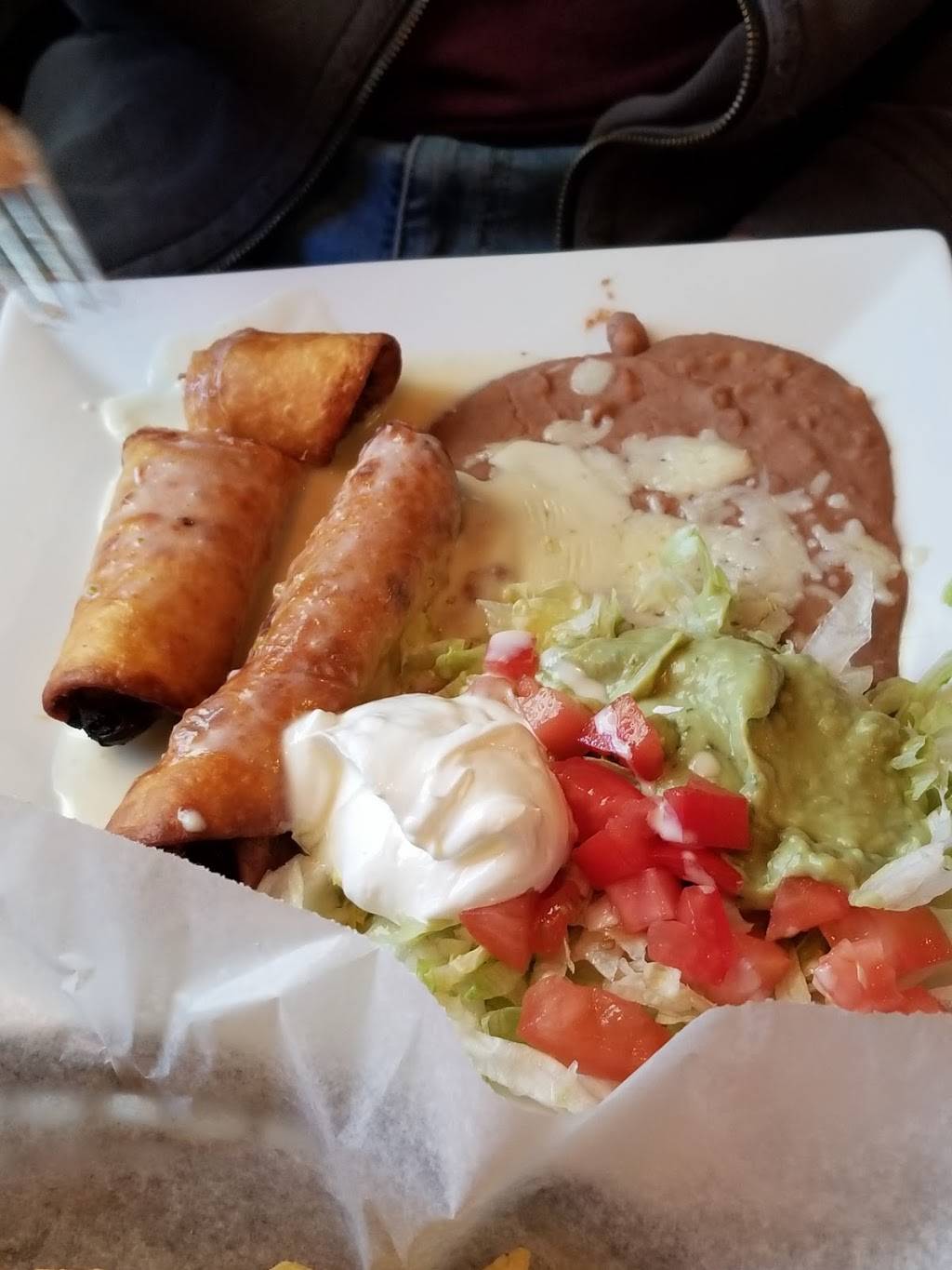 Los Arcoiris Mexican Restaurant | restaurant | 300 Jonas Ridge Hwy, Newland, NC 28657, USA | 8287334341 OR +1 828-733-4341