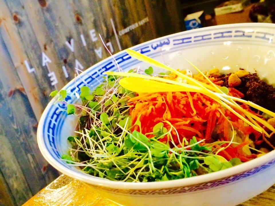 Restaurant La vie La vie comptoir santé | restaurant | 438 Avenue Saint-Simon, Saint-Hyacinthe, QC J2S 5C2, Canada | 4502527778 OR +1 450-252-7778