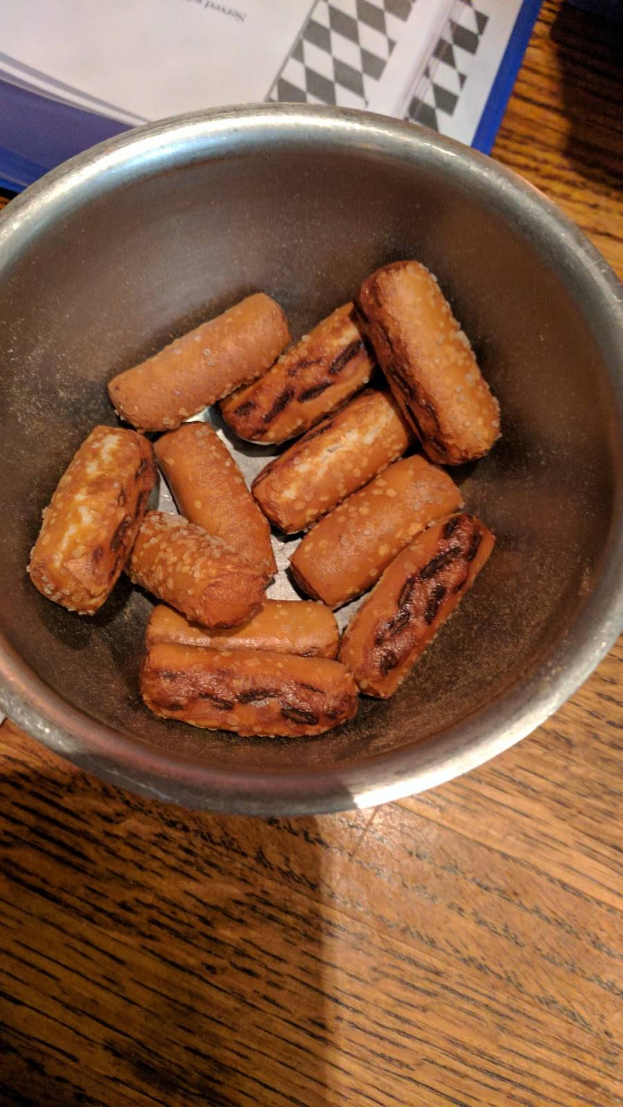 Newportville Inn | restaurant | 4120 Lower Rd, Levittown, PA 19056, USA | 2157856090 OR +1 215-785-6090