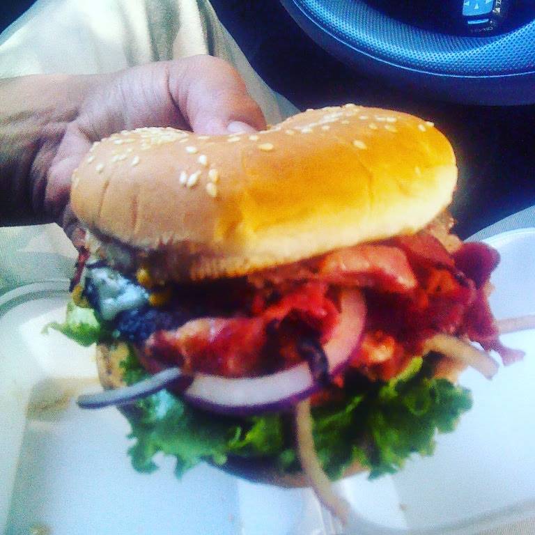 Brothers Burgers | restaurant | 20655 Soledad Canyon Rd, Santa Clarita, CA 91351, USA | 6612999278 OR +1 661-299-9278