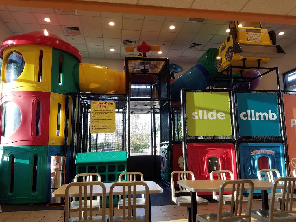 McDonalds | cafe | 825 W Warner Rd, Gilbert, AZ 85233, USA | 4809265449 OR +1 480-926-5449