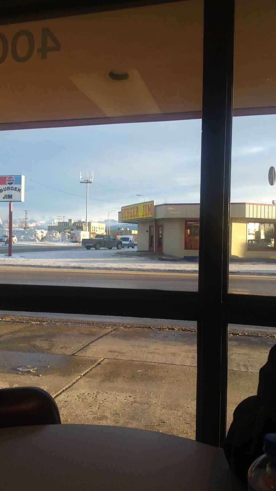Burger Jim | restaurant | 704 E 4th Ave, Anchorage, AK 99501, USA | 9072744330 OR +1 907-274-4330