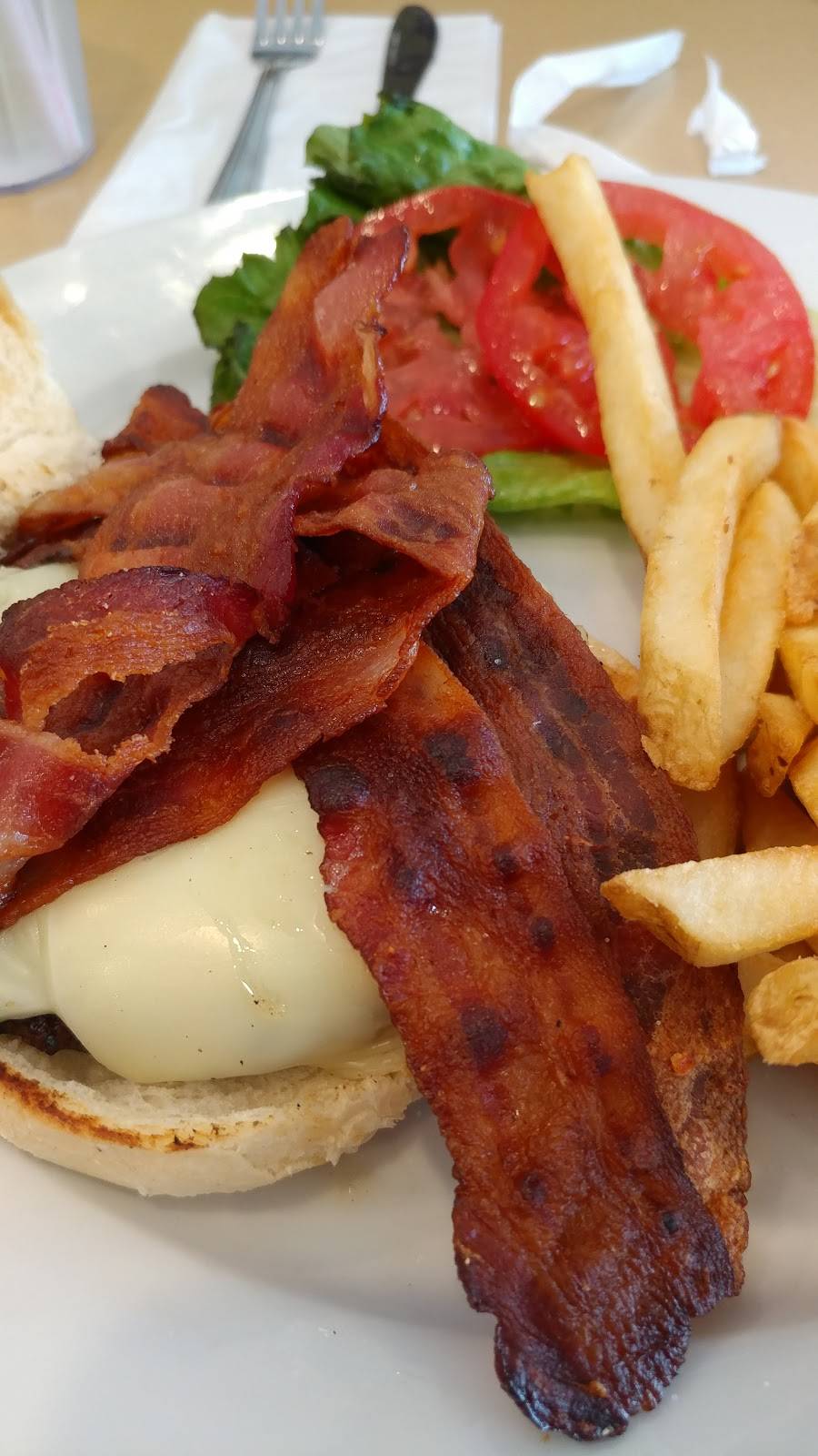 Newport Creamery | restaurant | Garden City Center, 100 Hillside Rd, Cranston, RI 02920, USA | 4019443397 OR +1 401-944-3397