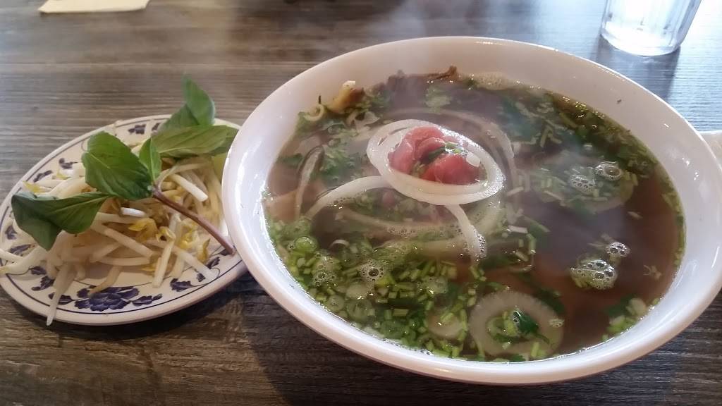 Le Saigon | restaurant | 11611 Santa Monica Blvd, Los Angeles, CA 90025, USA | 3103122929 OR +1 310-312-2929