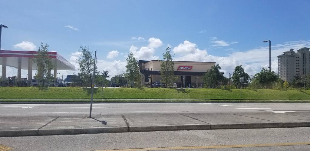RaceTrac | bakery | 13501 N Cleveland Ave, North Fort Myers, FL 33903, USA | 2396520151 OR +1 239-652-0151