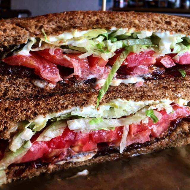 Leeway Franks | restaurant | 935 Iowa St, Lawrence, KS 66044, USA | 7858560890 OR +1 785-856-0890