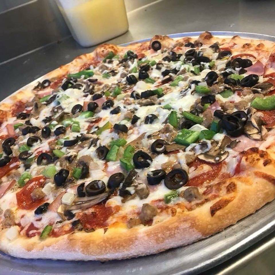 Denoias Pizzeria | restaurant | 1038 NC-210, Sneads Ferry, NC 28460, USA | 9103271063 OR +1 910-327-1063