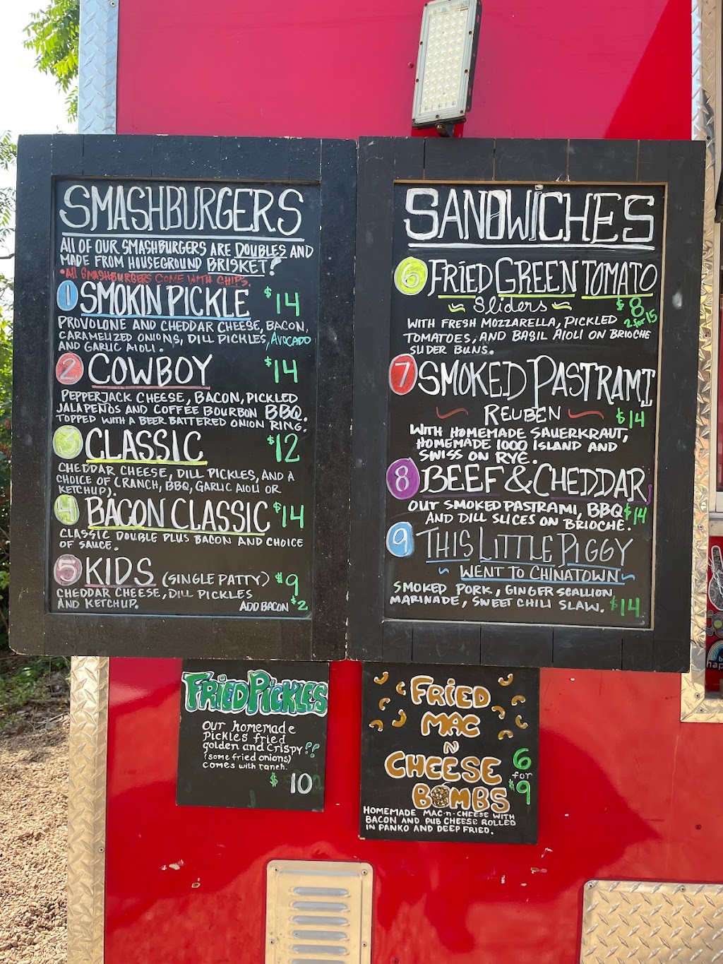 Smokin Pickle | restaurant | 1005 E Walnut St, Fulton, MO 65251, USA | 6076436449 OR +1 607-643-6449