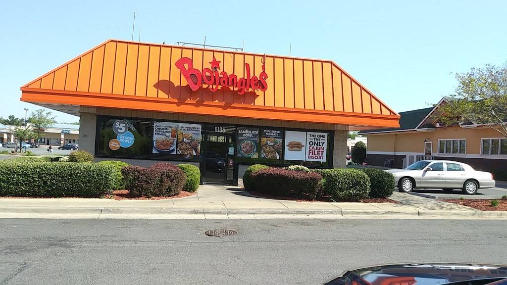 Bojangles Famous Chicken n Biscuits | meal takeaway | 6135 Oxon Hill Rd, Oxon Hill, MD 20745, USA | 3018394583 OR +1 301-839-4583