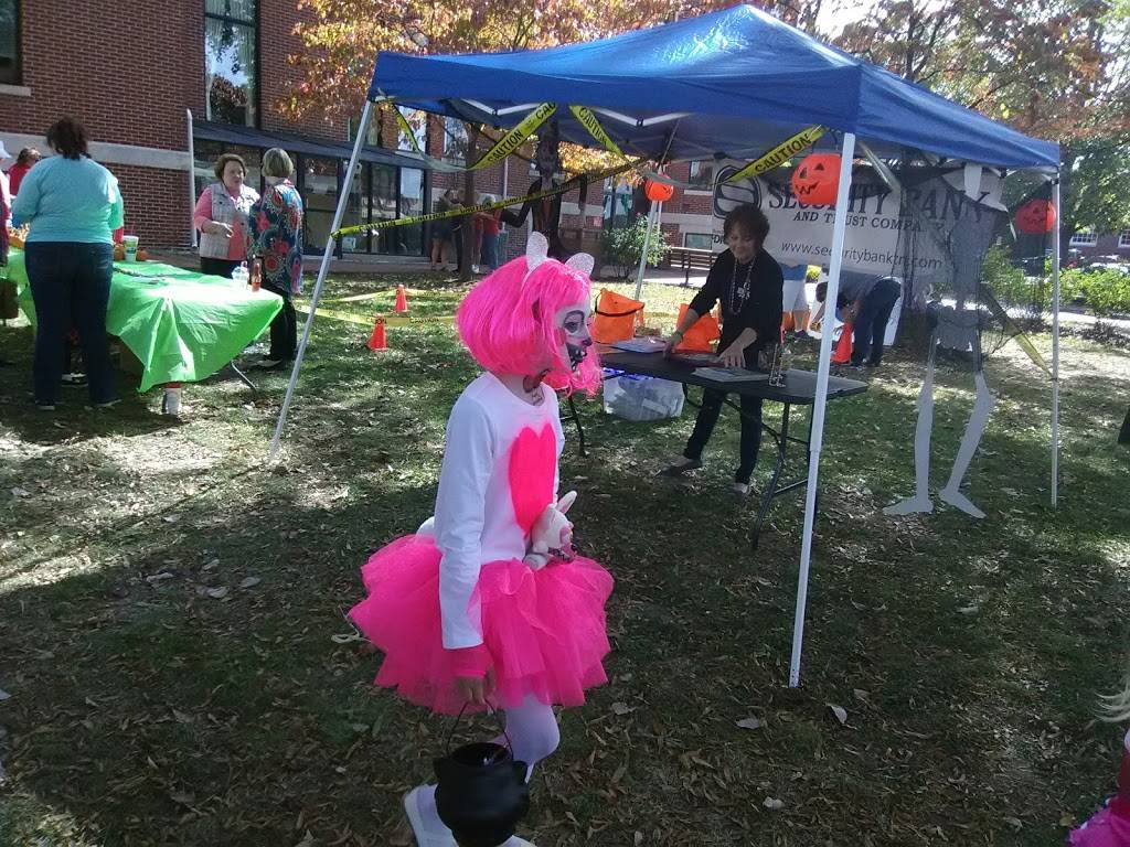 Perrys BBQ & Catering | restaurant | 215 E Ruff St, Paris, TN 38242, USA | 7313369668 OR +1 731-336-9668