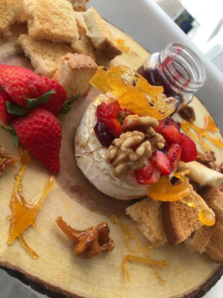 Bamboo Island Bar | restaurant | 119 Bridge St, Bradenton Beach, FL 34217, USA | 9418036416 OR +1 941-803-6416