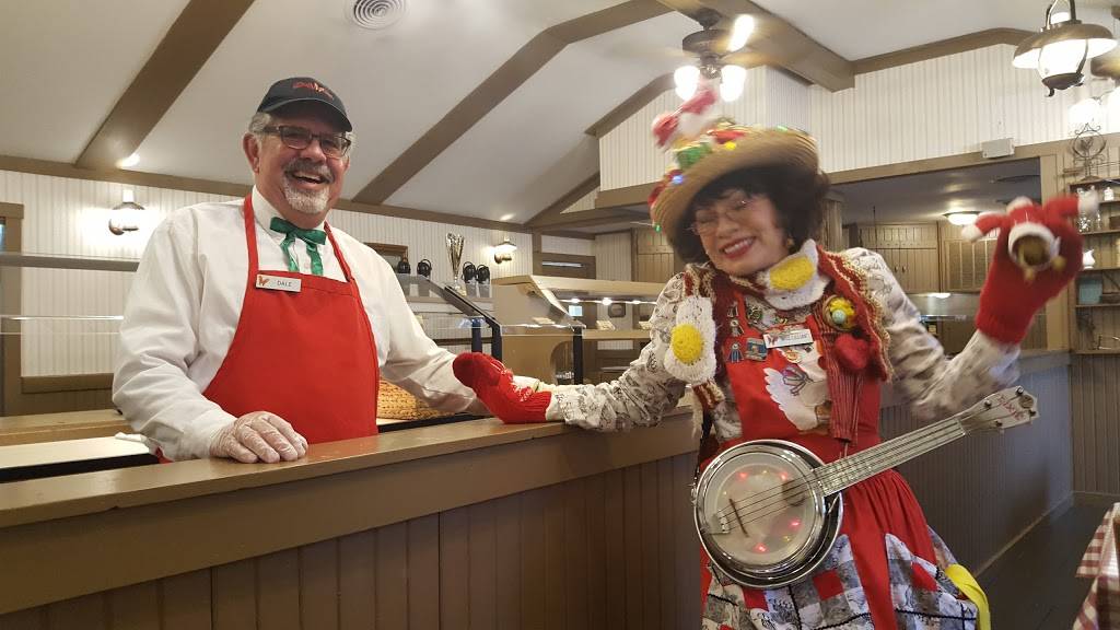 Miss Lillians Smoke House | restaurant | 2700 Dollywood Parks Blvd, Pigeon Forge, TN 37863, USA | 8003655996 OR +1 800-365-5996