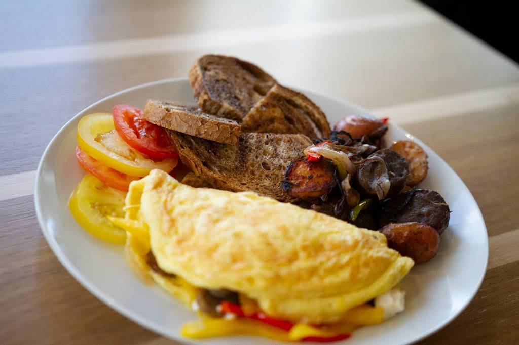 Hobarts Lighthouse | restaurant | 2281 McCrackens Landing Rd, Lakefield, ON K0L 2H0, Canada | 7056520557 OR +1 705-652-0557